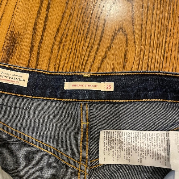 Levi’s Women’s Ribcage Straight size 25 Dark Wash - Picture 2 of 4